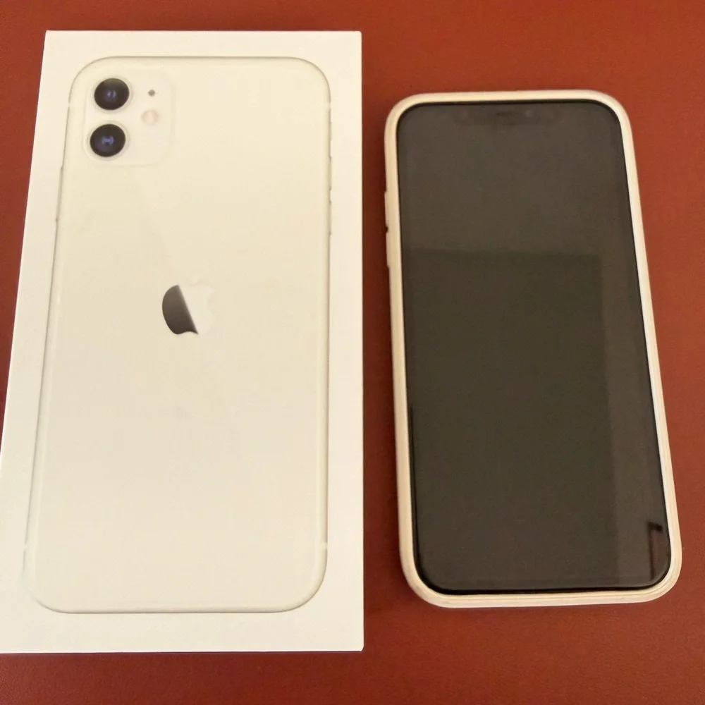 Apple iPhone 11 - Classic White